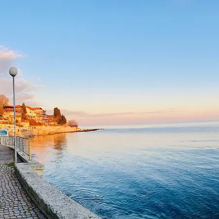 Vigo 4 Νεσέμπαρ